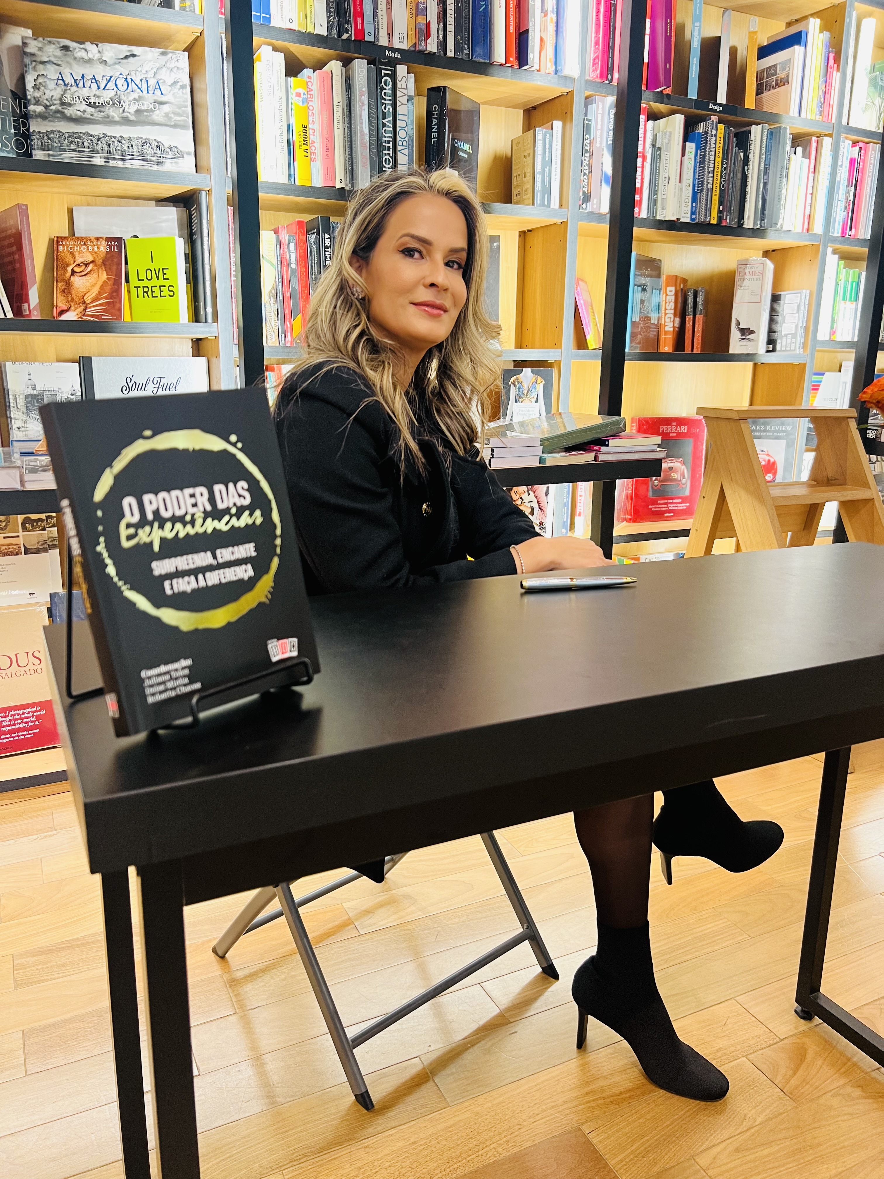 EM SÃO PAULO, ANDRÉIA TOSTA, LANÇA LIVRO JUNTO COM MULHERES EMPREENDEDORAS NA LIVRARIA DA TRAVESSA NO SHOPPING IGUATEMI